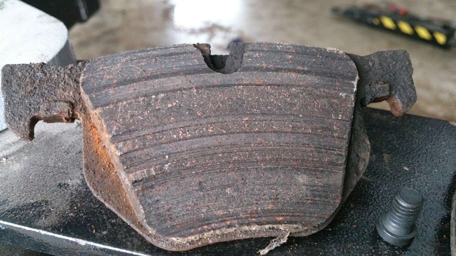 desky ATE ceramic sjeté- drážky ze zadních kol