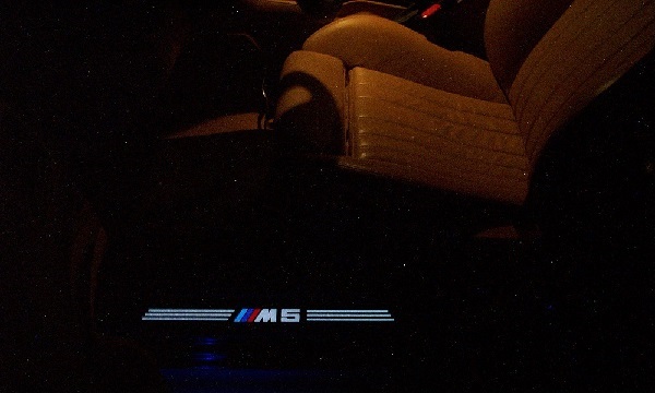 Illuminated door trim M5.jpg