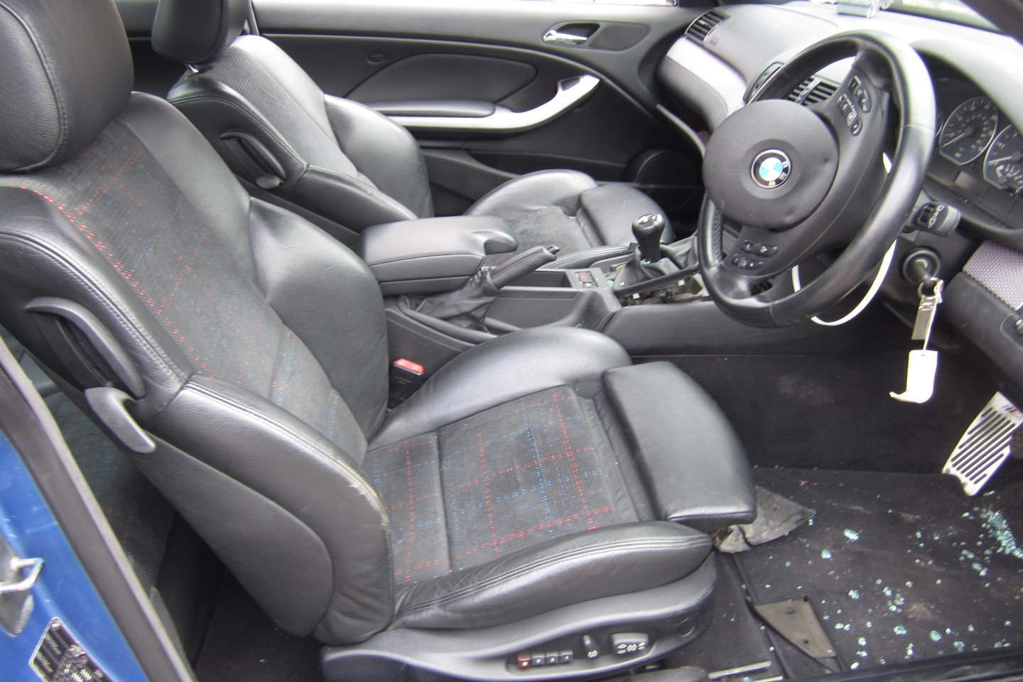 pdzoomE46 330Ci 2002 JU65750 interior.jpeg