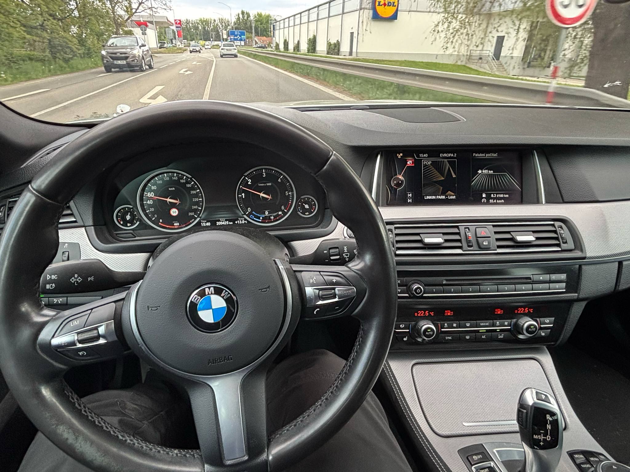 BMW.F11.535xd.interier.jpeg