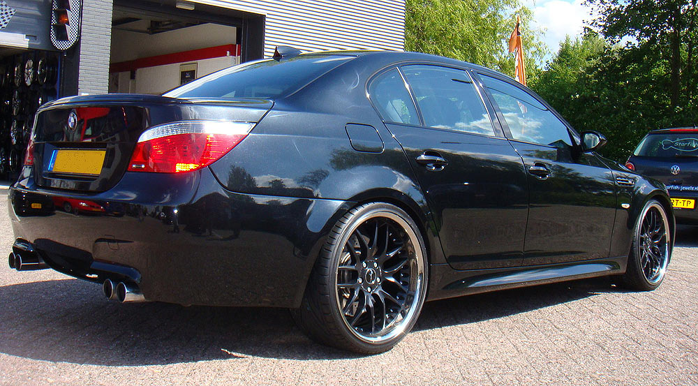 BMW-E60-M5-incl-21-inch-Bre.jpg
