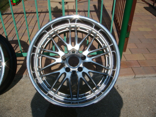 2215756149_1.jpg