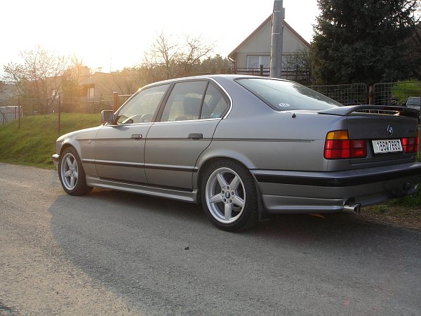 e34_manyp01.jpg