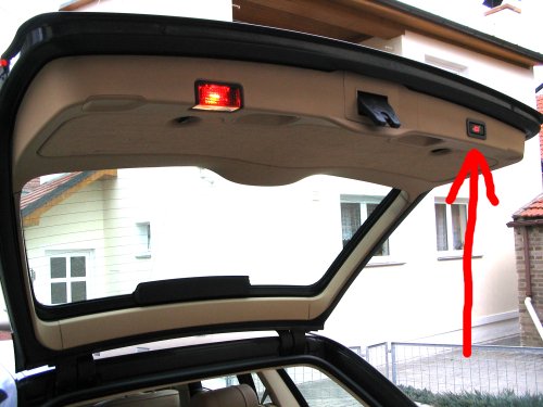 tlačítko na automatické ovládání 5. dveří