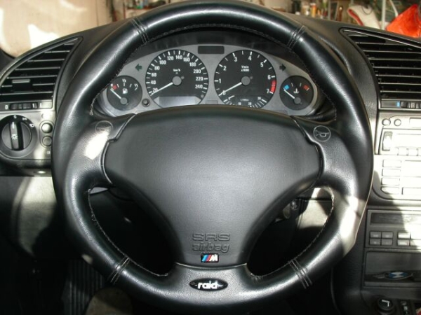 009-323i-r-02.jpg