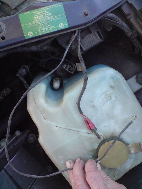 tyto dva dráty jsou odpojené - co to je?