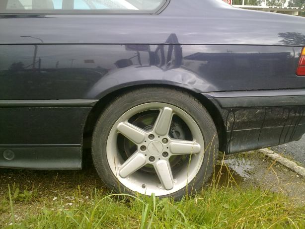 Leva strana, tam to skrta nejvic.