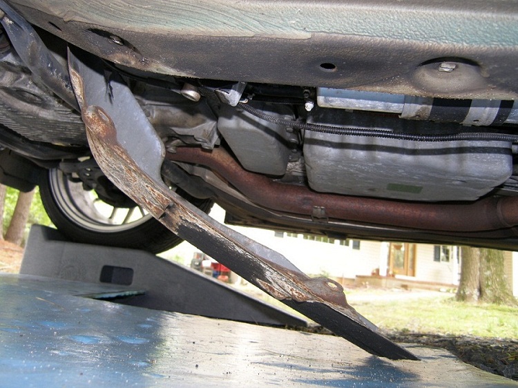 fuel_filter_cover_removed_large.jpg