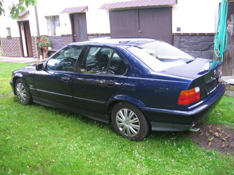 318i_blau 002.jpg