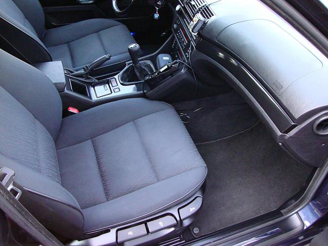 bmw 528i modre 001.jpg