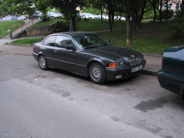bmwpravybok.jpg