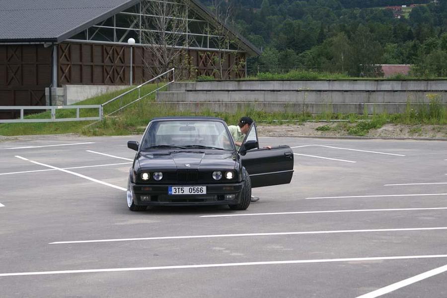 bmw70.jpg