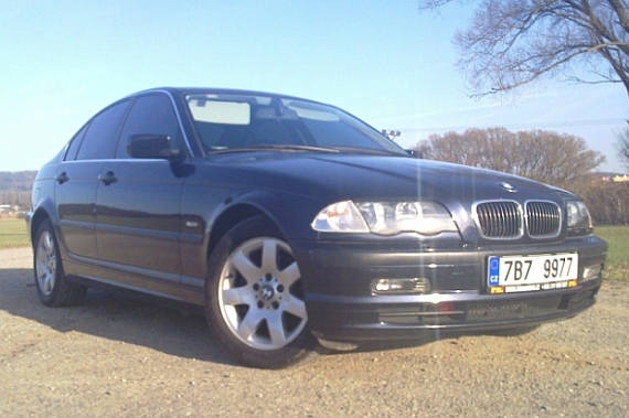 BMWModroušek.jpg