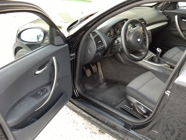 BMW_1_-_118D_2006_(6).JPG
