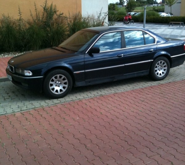 BMW3.jpg
