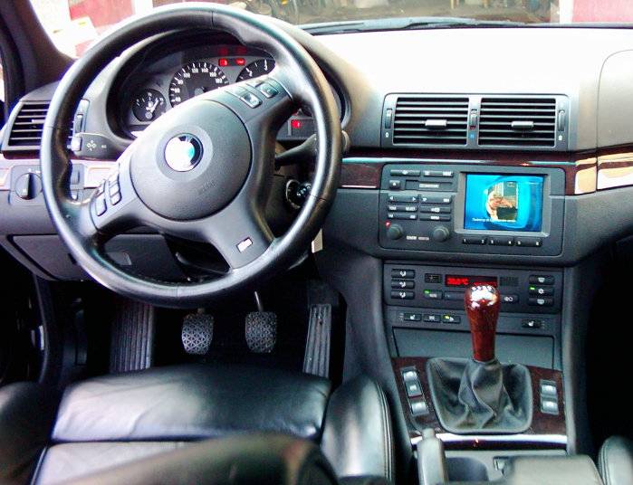 palubovka 1. bmw 330d.jpg