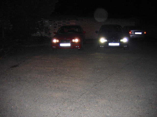 e36  X   e36  původně svítily stejně
<br />foto s bleskem