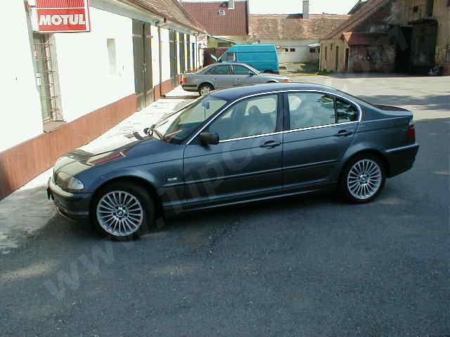 330d_2001_03.jpg