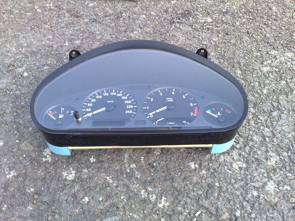 Budíky 325i