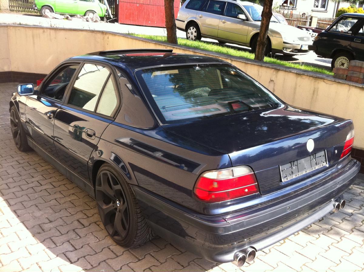 bmw 750 v12.jpg