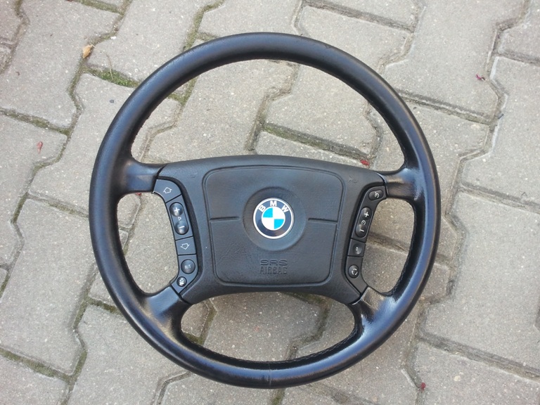 volant z E39..pasuje na E34 akorád nejdou multifunkce..ale vypada v autě výborně!!!