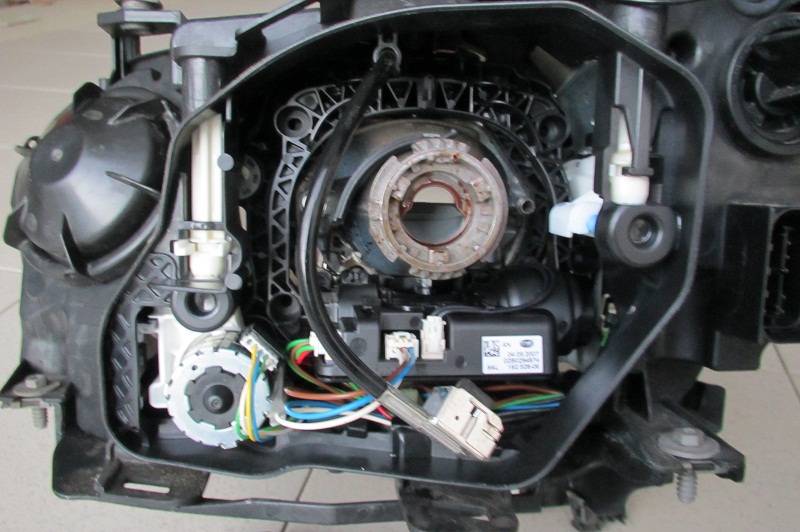 E60 xenon3.jpg