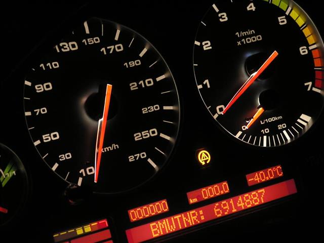 10 - budiky e39