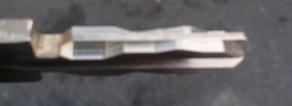 Klíč vybroušený podle původního na CNC stroji. Vybroušení odpovídá novému klíči tak, jako kdybyste si jej objednali nový v BMW.