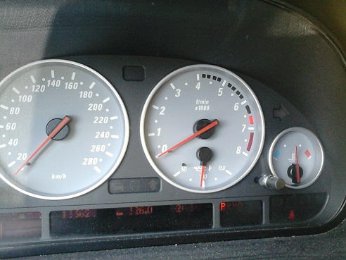 4,6is budíky 002.jpg