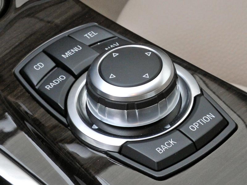 iDrive ovladac.jpg